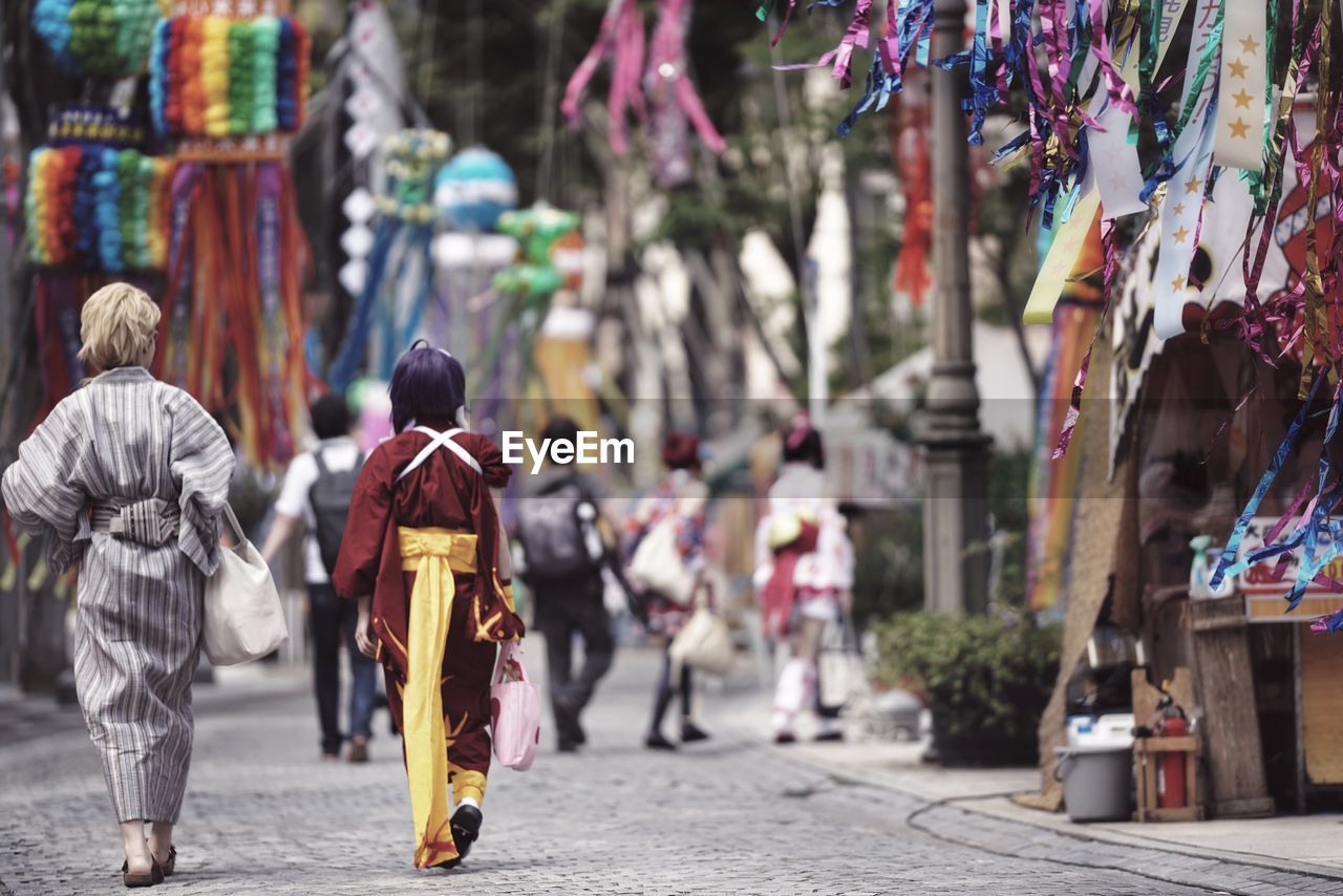 PEOPLE WALKING ON STREET IN CITY