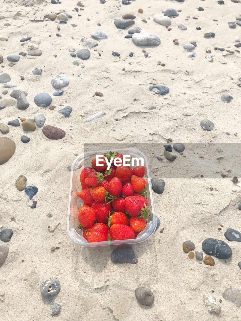 HIGH ANGLE VIEW OF FRUITS ON BEACH