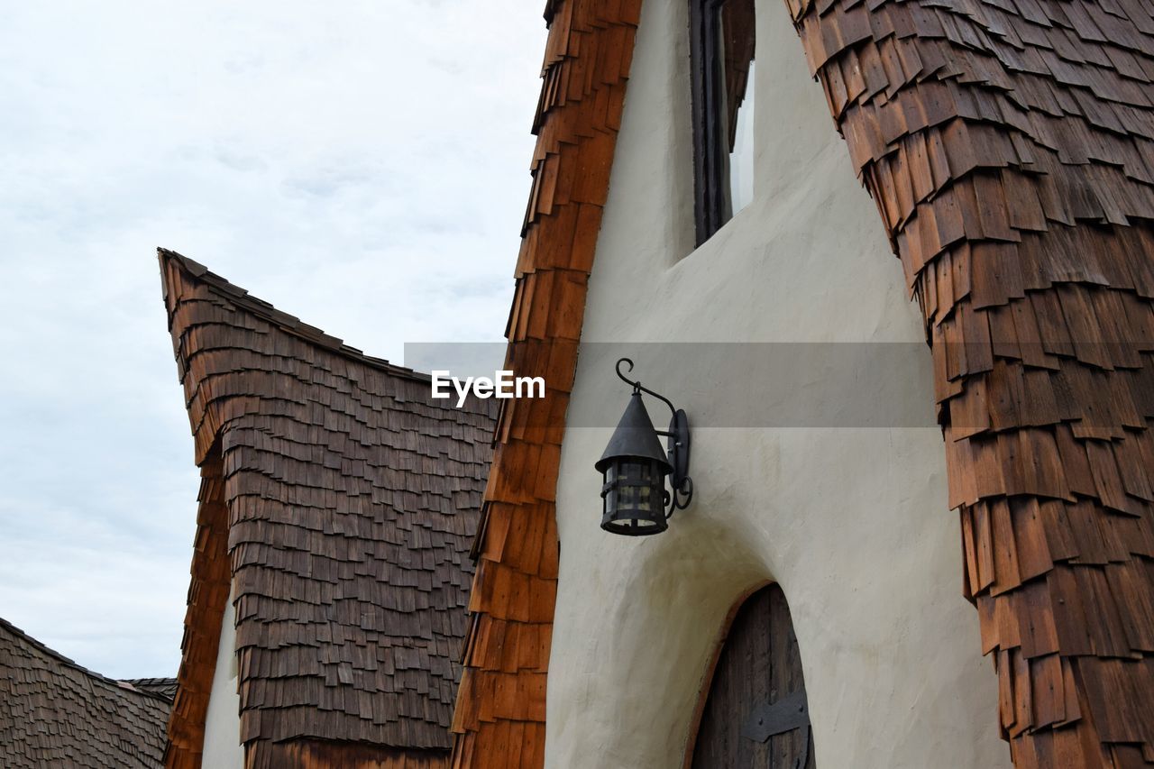 LOW ANGLE VIEW OF CROSS AGAINST SKY