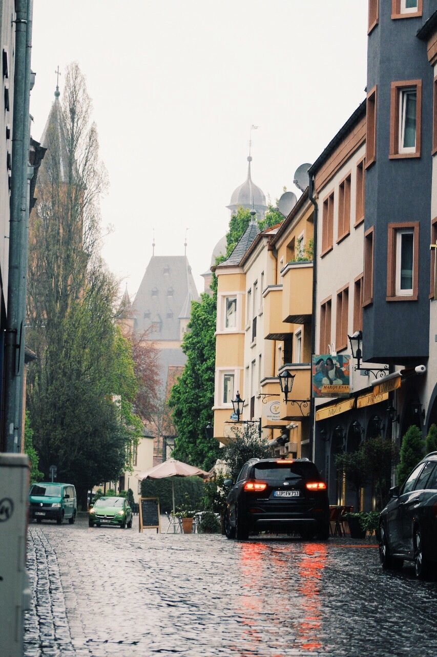 CARS ON STREET AGAINST SKY IN CITY