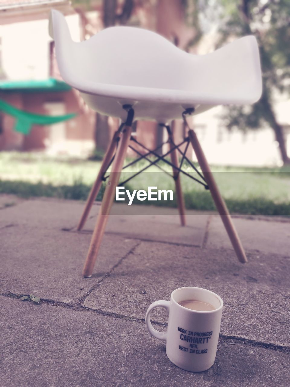 CLOSE-UP OF COFFEE CUP WITH TABLE