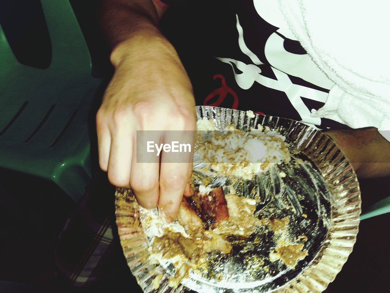 MIDSECTION OF MAN HOLDING ICE CREAM IN KITCHEN
