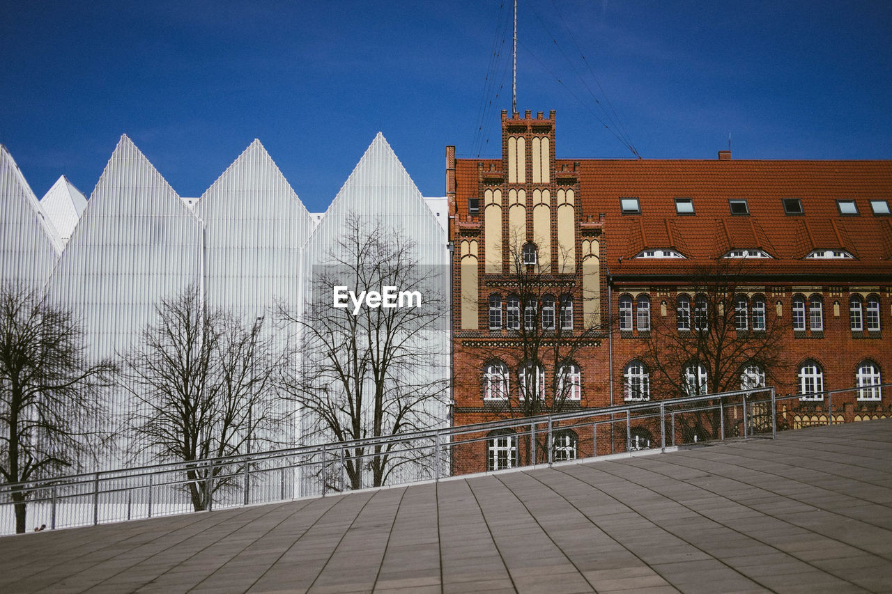 VIEW OF BUILDING EXTERIOR