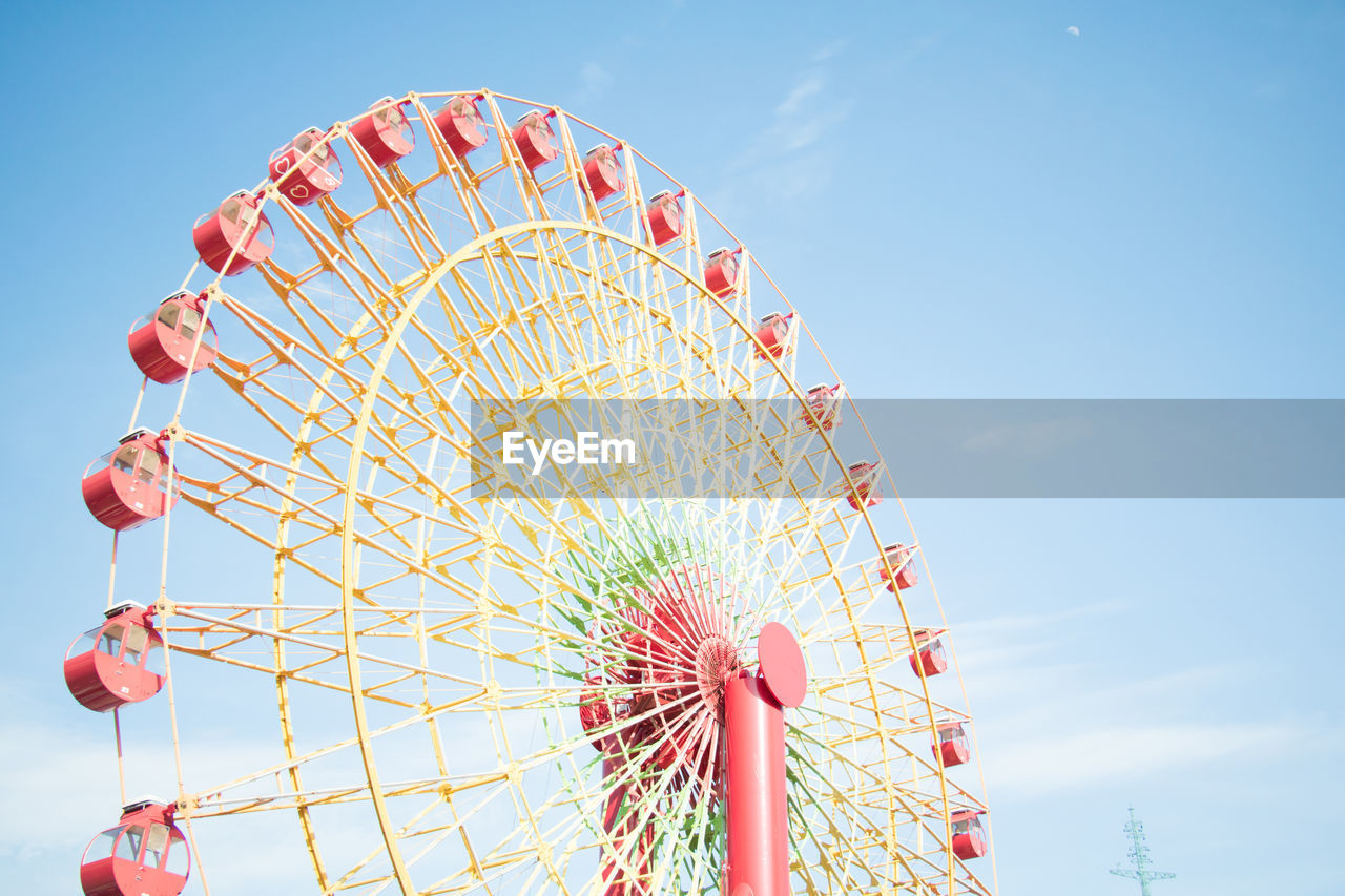 LOW ANGLE VIEW OF ROLLERCOASTER AGAINST SKY