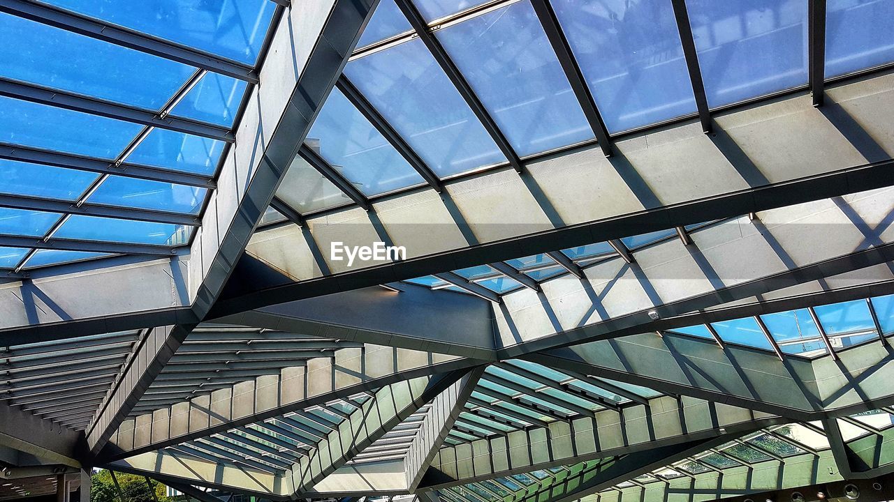 LOW ANGLE VIEW OF SKYLIGHT IN BUILDING