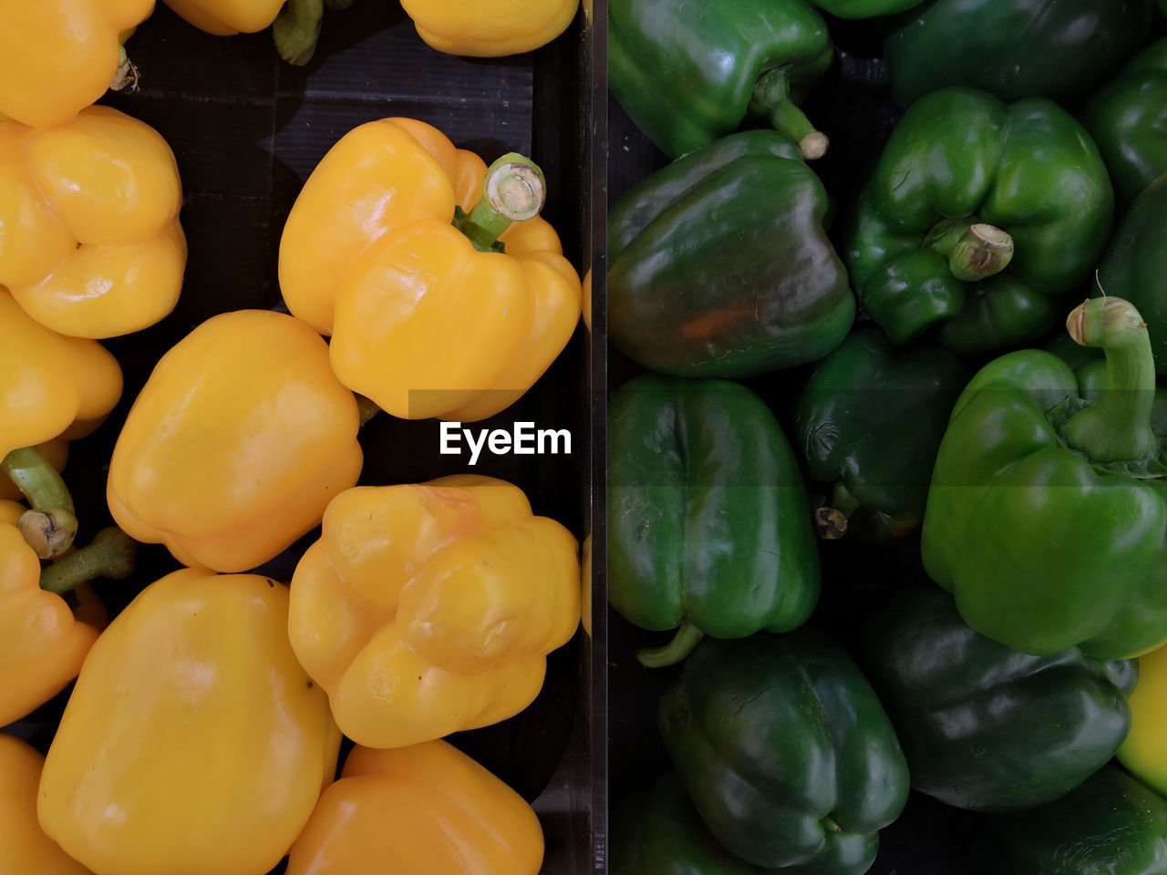 HIGH ANGLE VIEW OF BELL PEPPERS FOR SALE AT MARKET