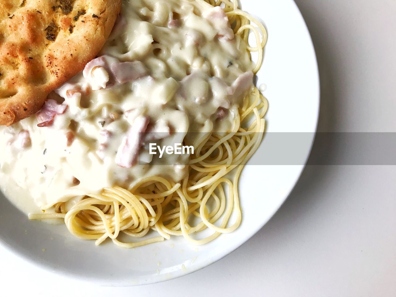 Spaghetti carbonara with garlic bread.