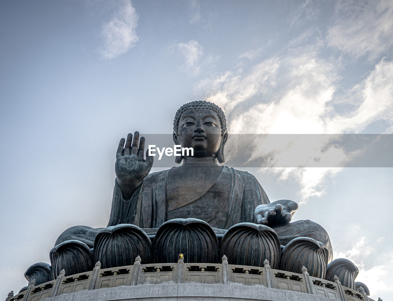 LOW ANGLE VIEW OF STATUES AGAINST SKY