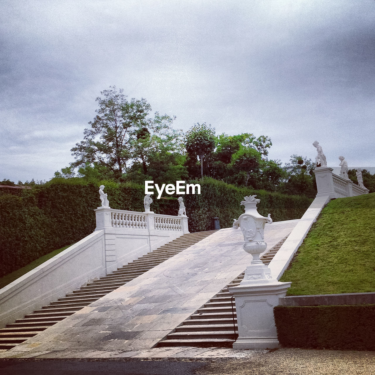 STATUE OF PEOPLE ON STAIRCASE