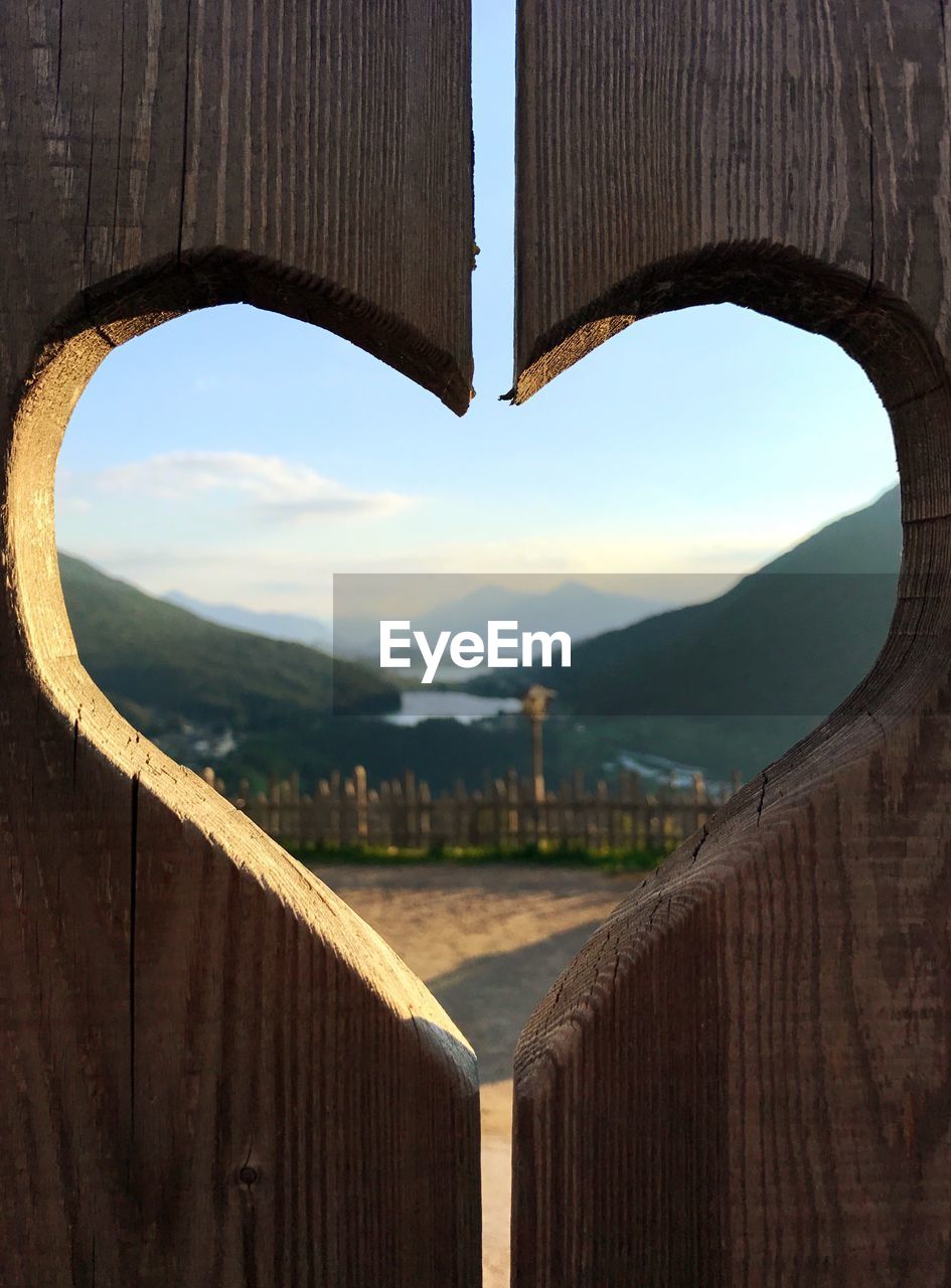 SCENIC VIEW OF MOUNTAINS AGAINST SKY SEEN THROUGH ARCH