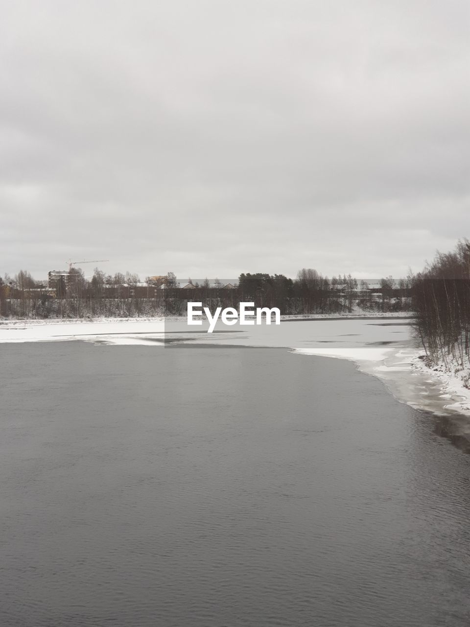 SCENIC VIEW OF SNOW COVERED LAND AGAINST SKY