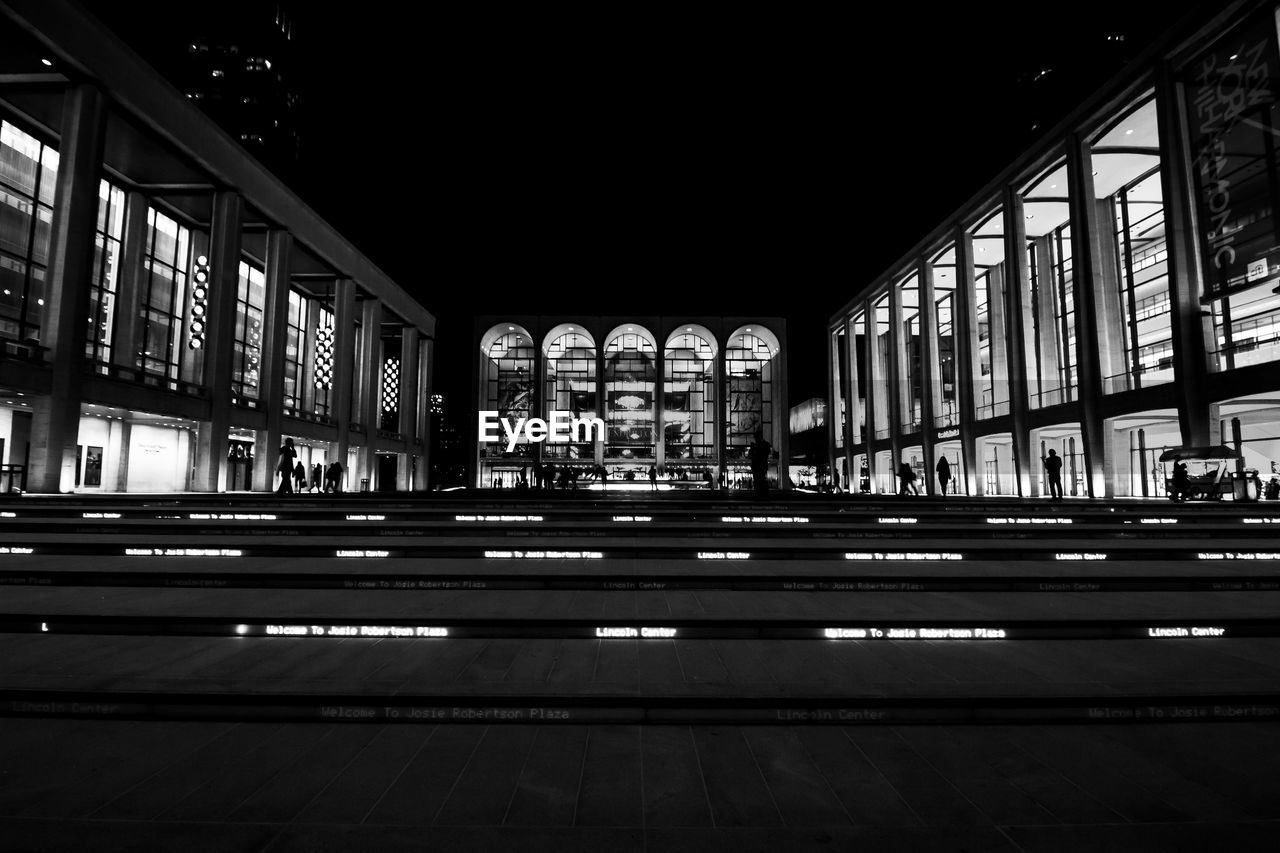 Black and white motion of museum in new york city