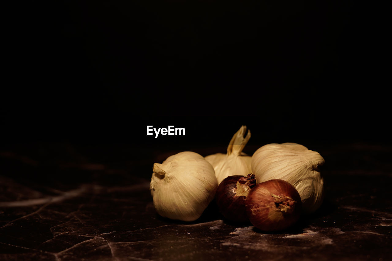 CLOSE-UP OF FRUIT ON TABLE