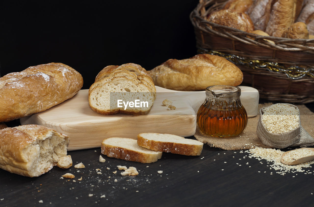 CLOSE-UP OF BREAD AND COOKIES