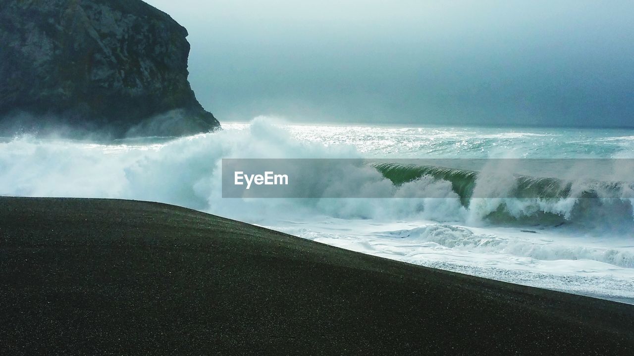 PANORAMIC SHOT OF SEA AGAINST SKY