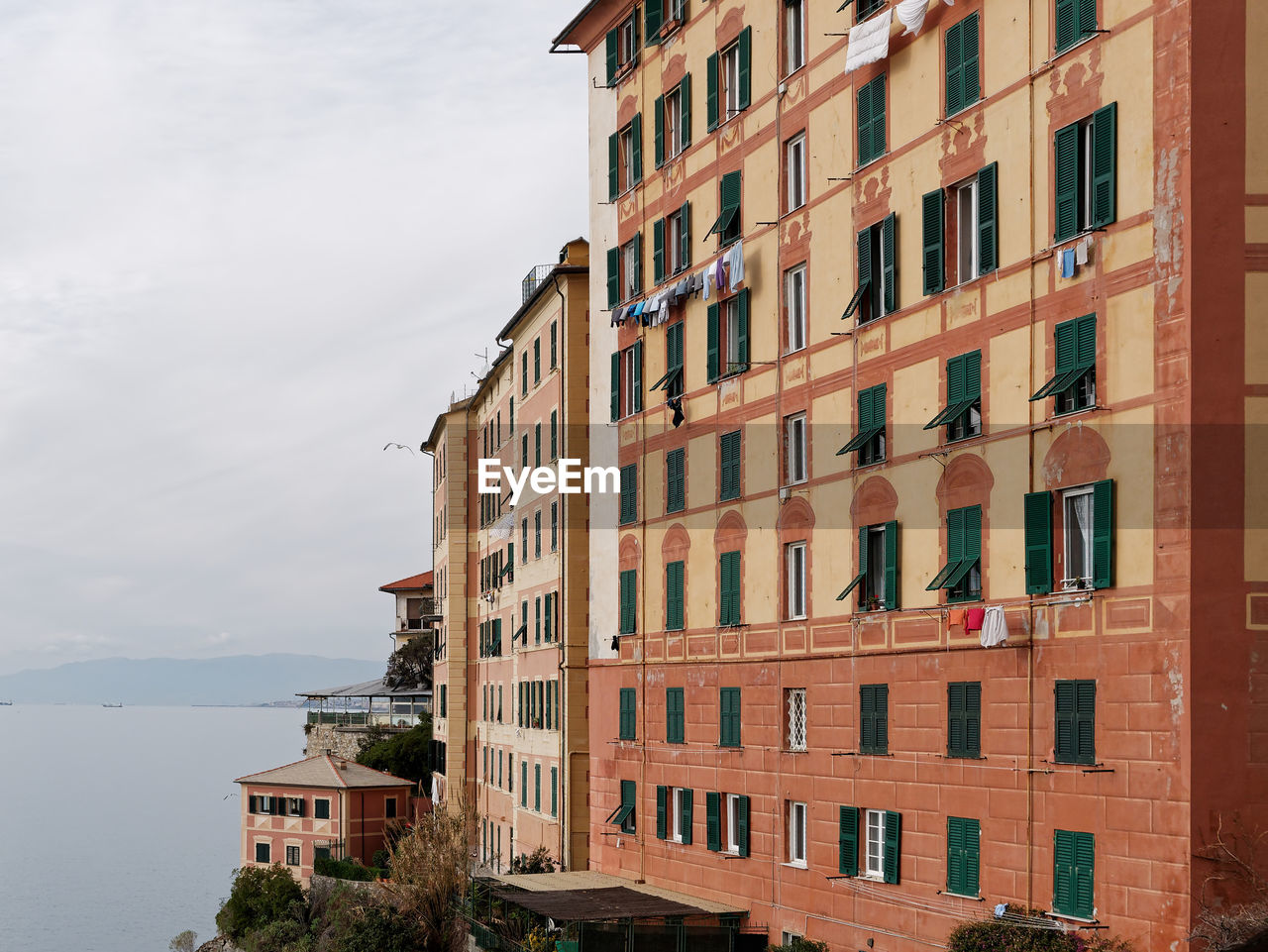 LOW ANGLE VIEW OF RESIDENTIAL BUILDINGS AGAINST SKY