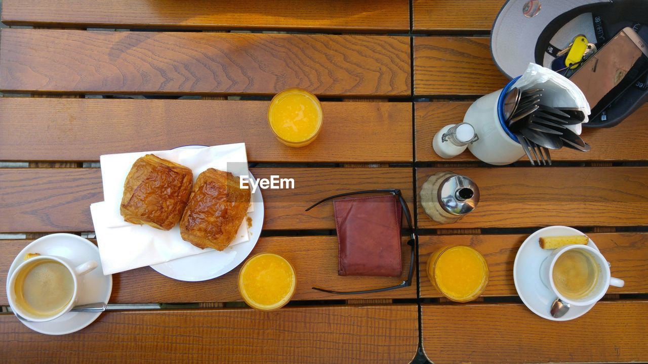 HIGH ANGLE VIEW OF FOOD ON TABLE