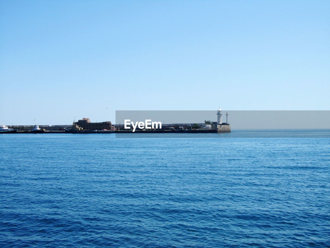 SHIP IN SEA AGAINST CLEAR SKY