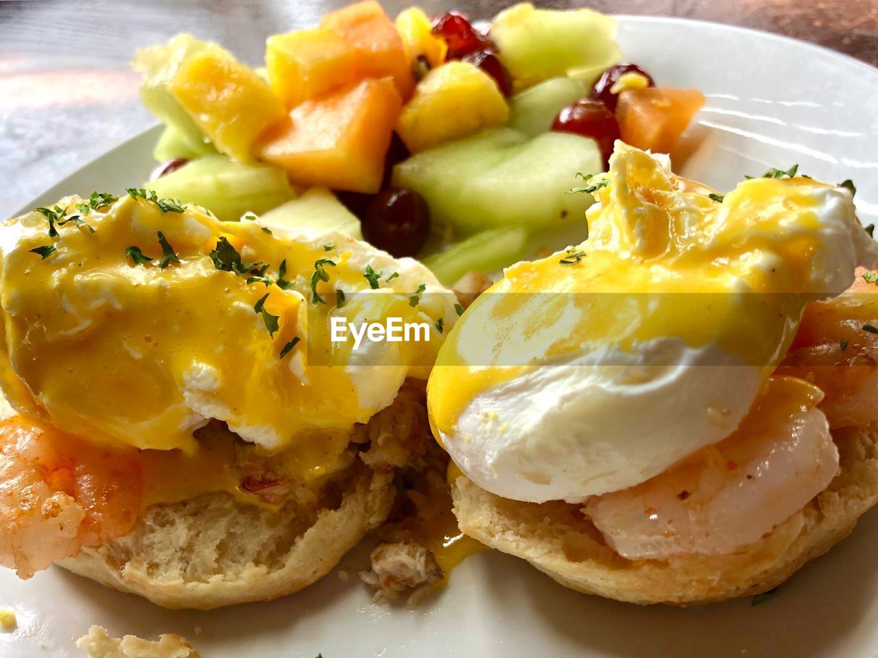 CLOSE-UP OF FRESH BREAKFAST SERVED ON PLATE