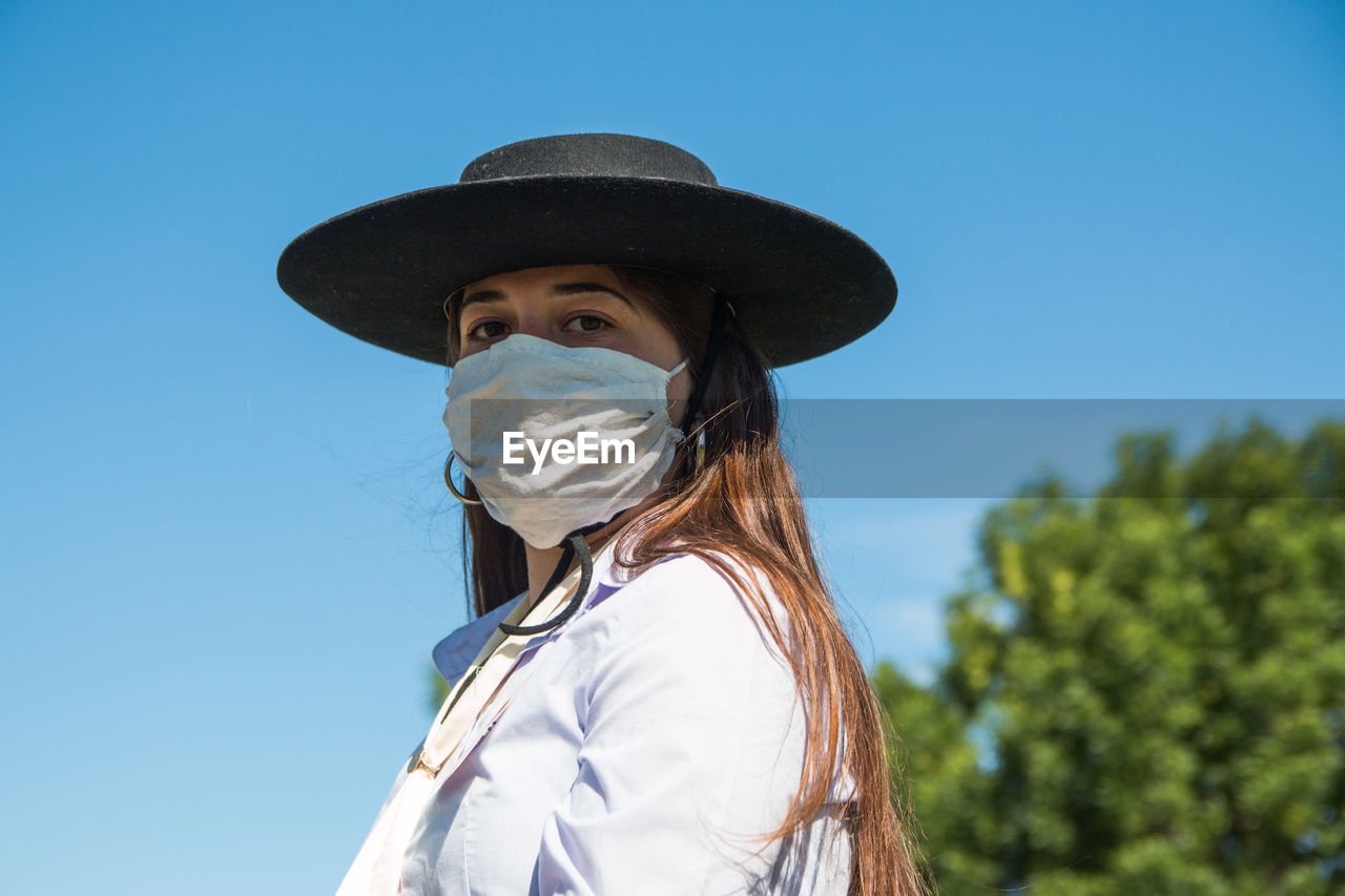 Argentinian woman wearing traditional clothing