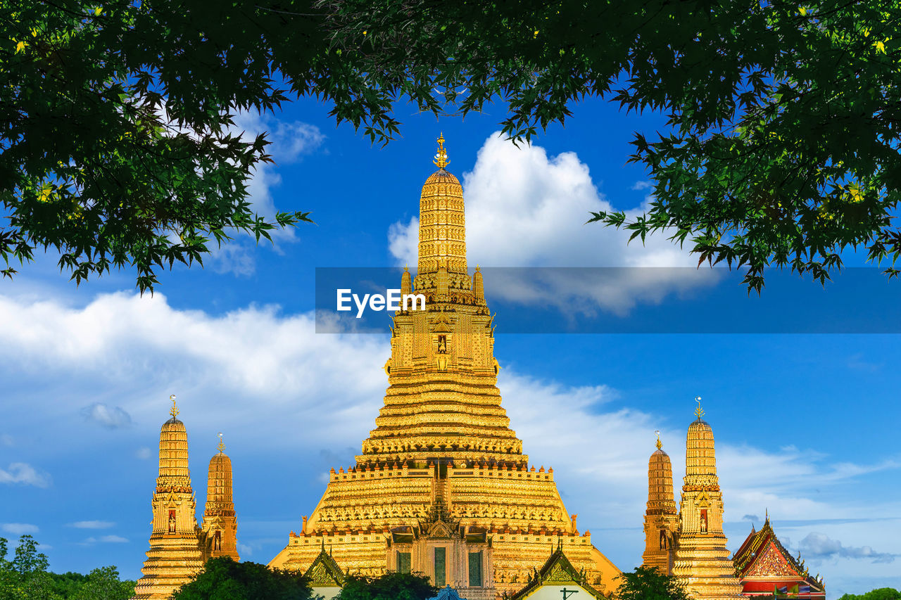 Wat arun in the tree frame landmark of bangkok thailand