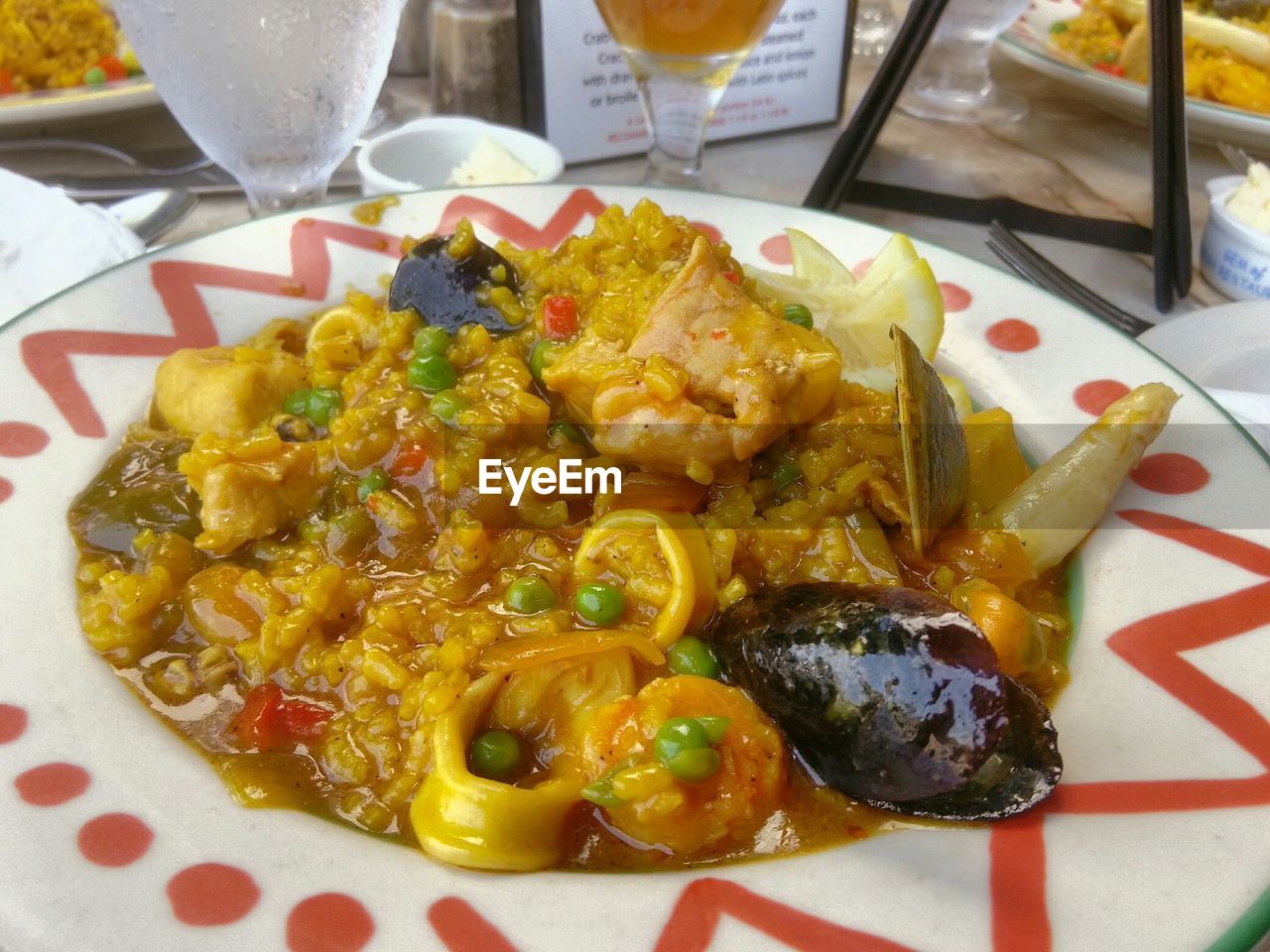 CLOSE-UP OF PASTA IN PLATE