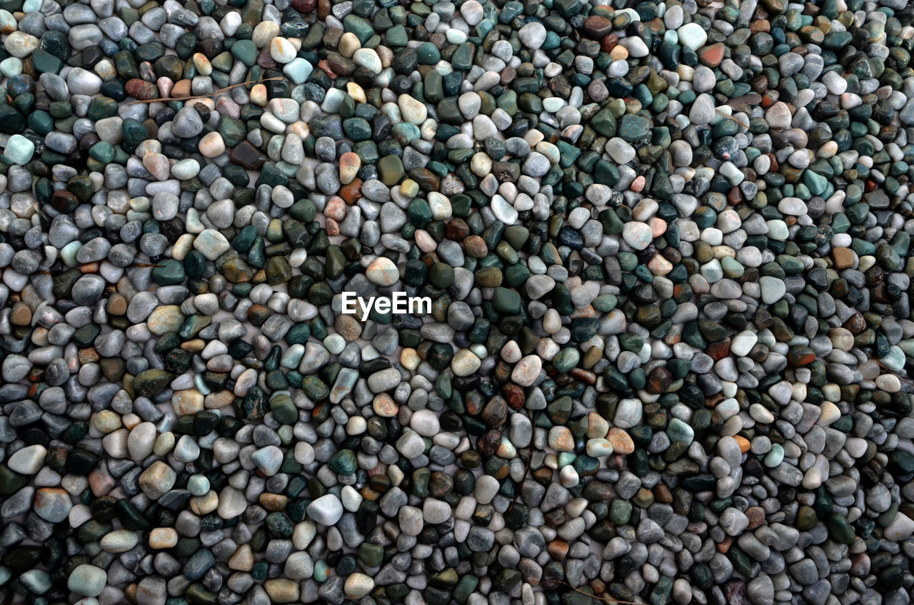 HIGH ANGLE VIEW OF PEBBLES