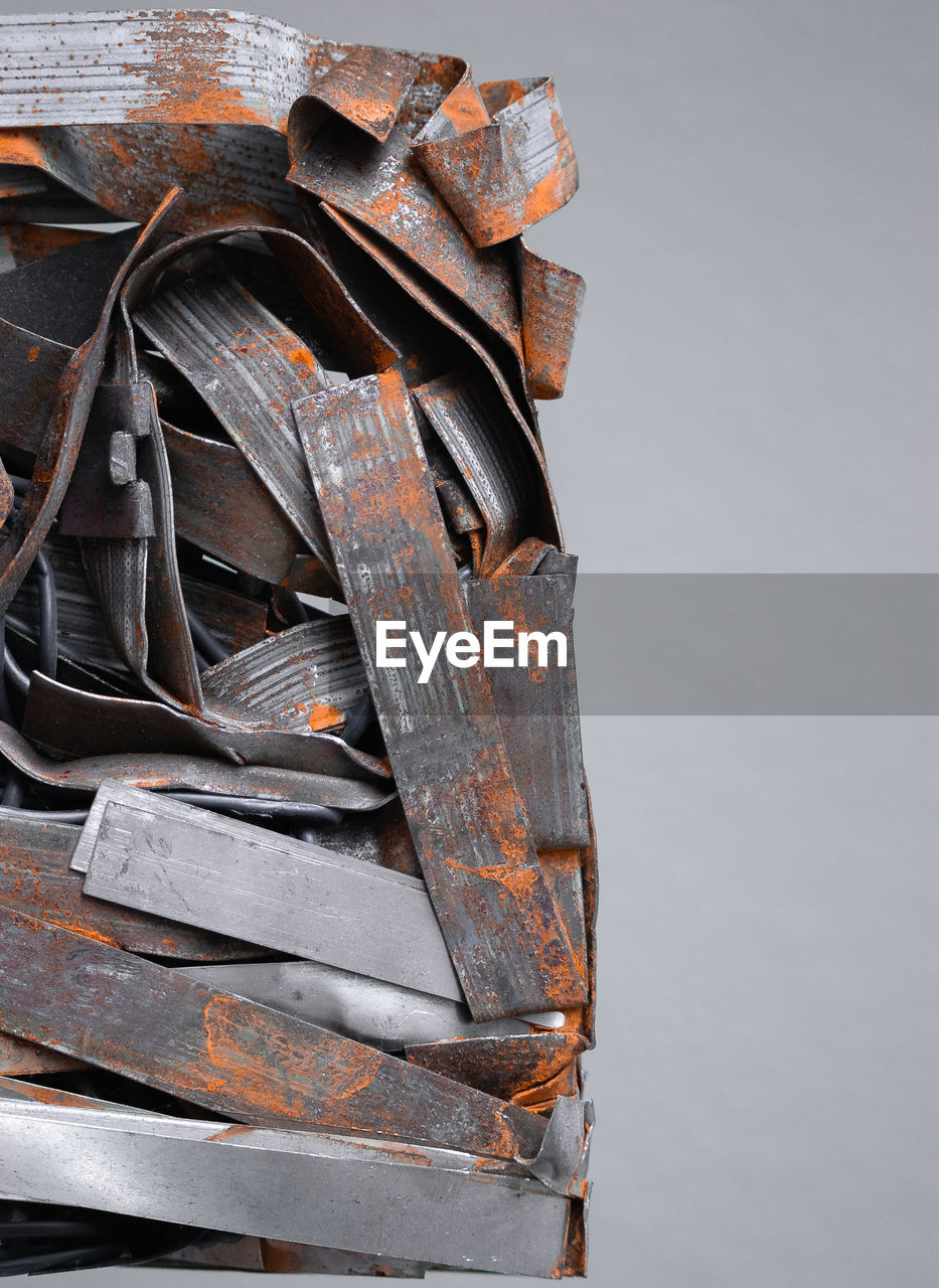 HIGH ANGLE VIEW OF RUSTY METAL ON WOOD