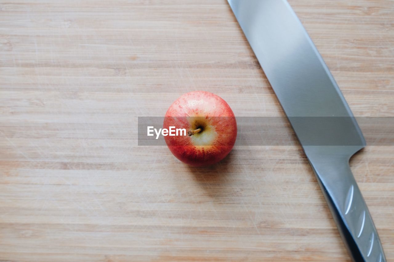 Apple and knife on a cutting board