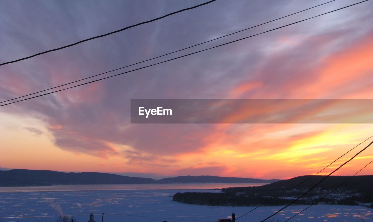 SCENIC VIEW OF DRAMATIC SKY OVER SEA