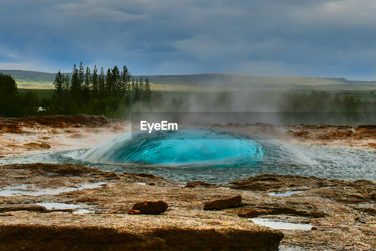 Geysir split-second before eruption