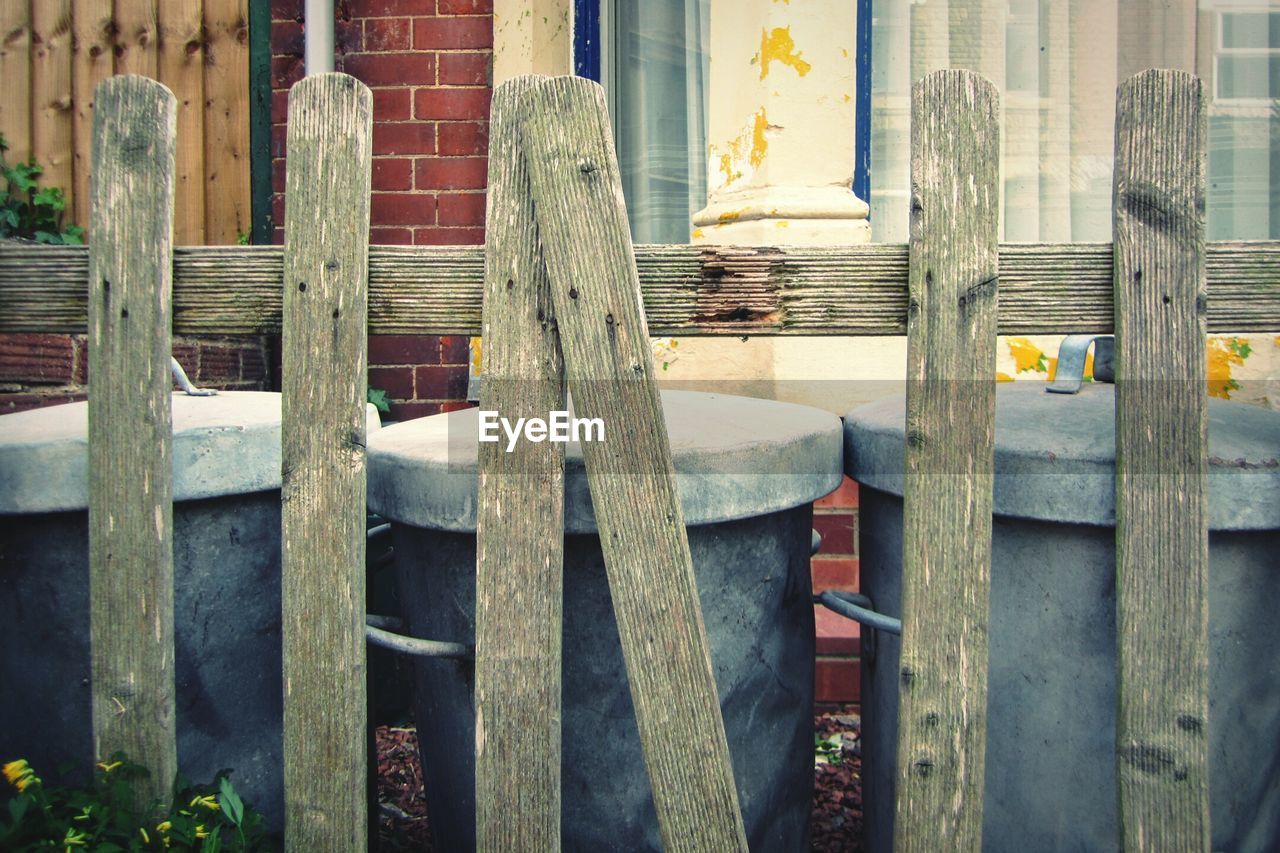 CLOSE-UP OF CLOSED FENCE AGAINST BUILDING