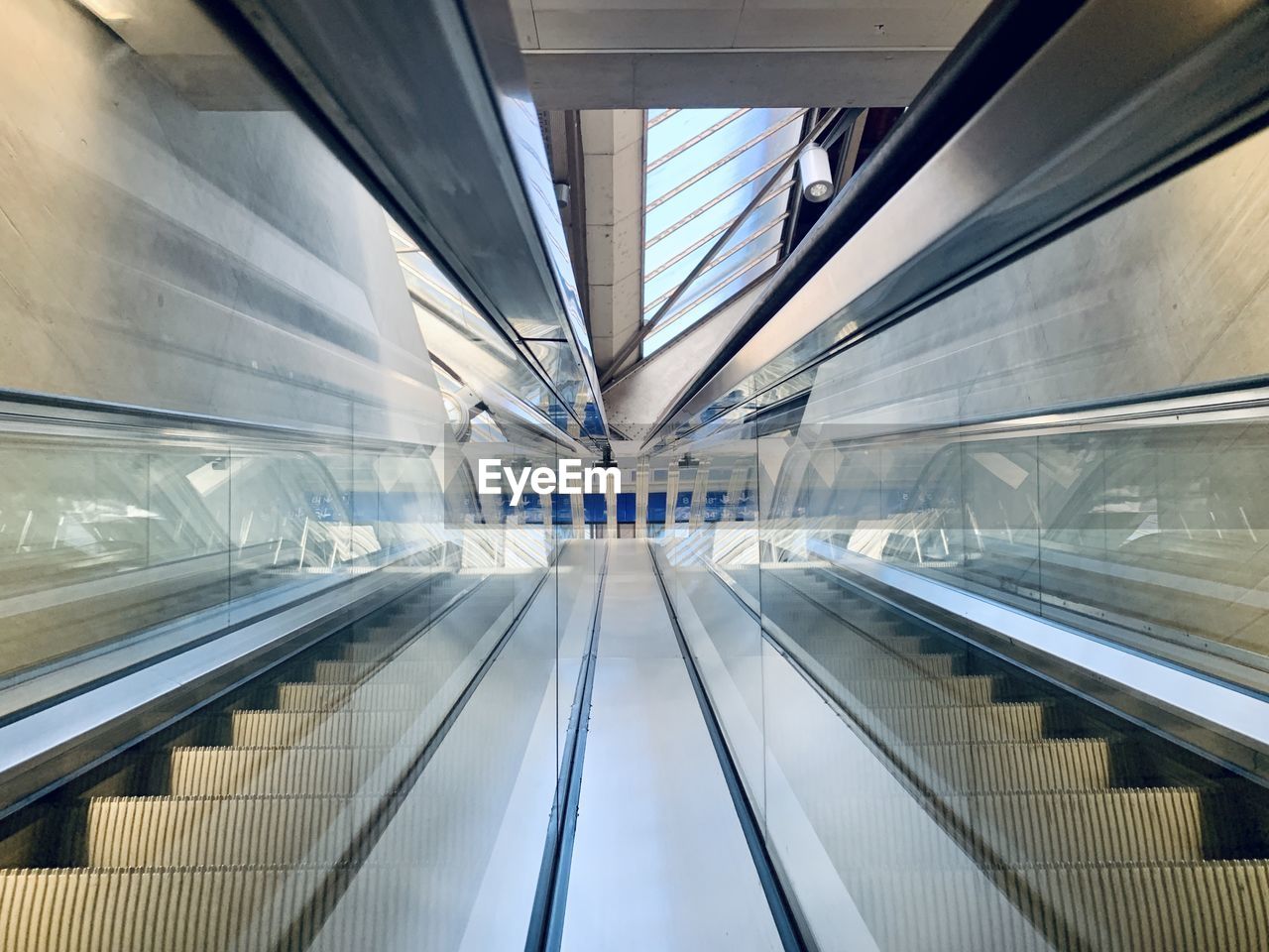 LOW ANGLE VIEW OF ESCALATOR IN AIRPORT