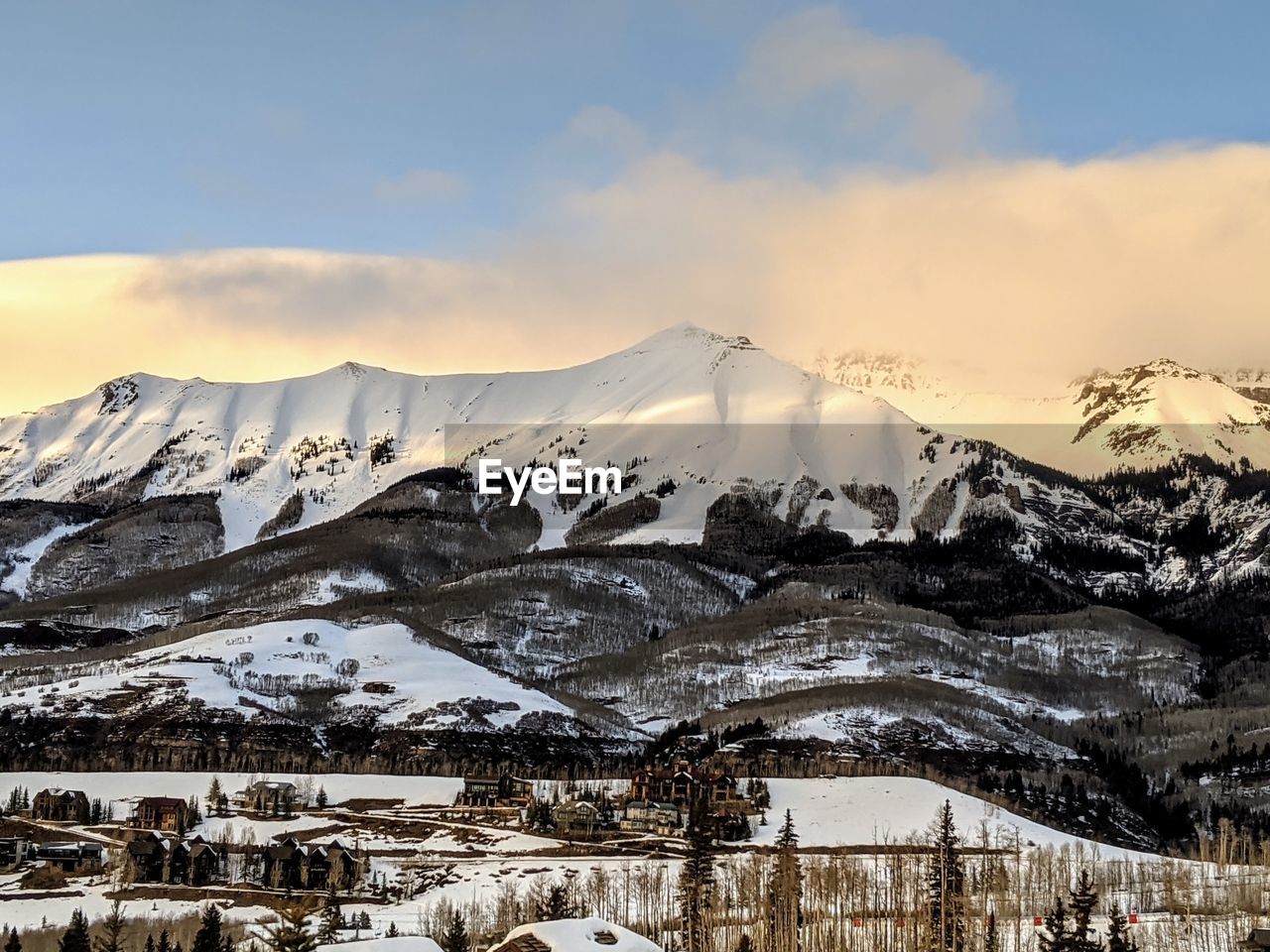 PANORAMIC SHOT OF SNOWCAPPED MOUNTAIN AGAINST SKY