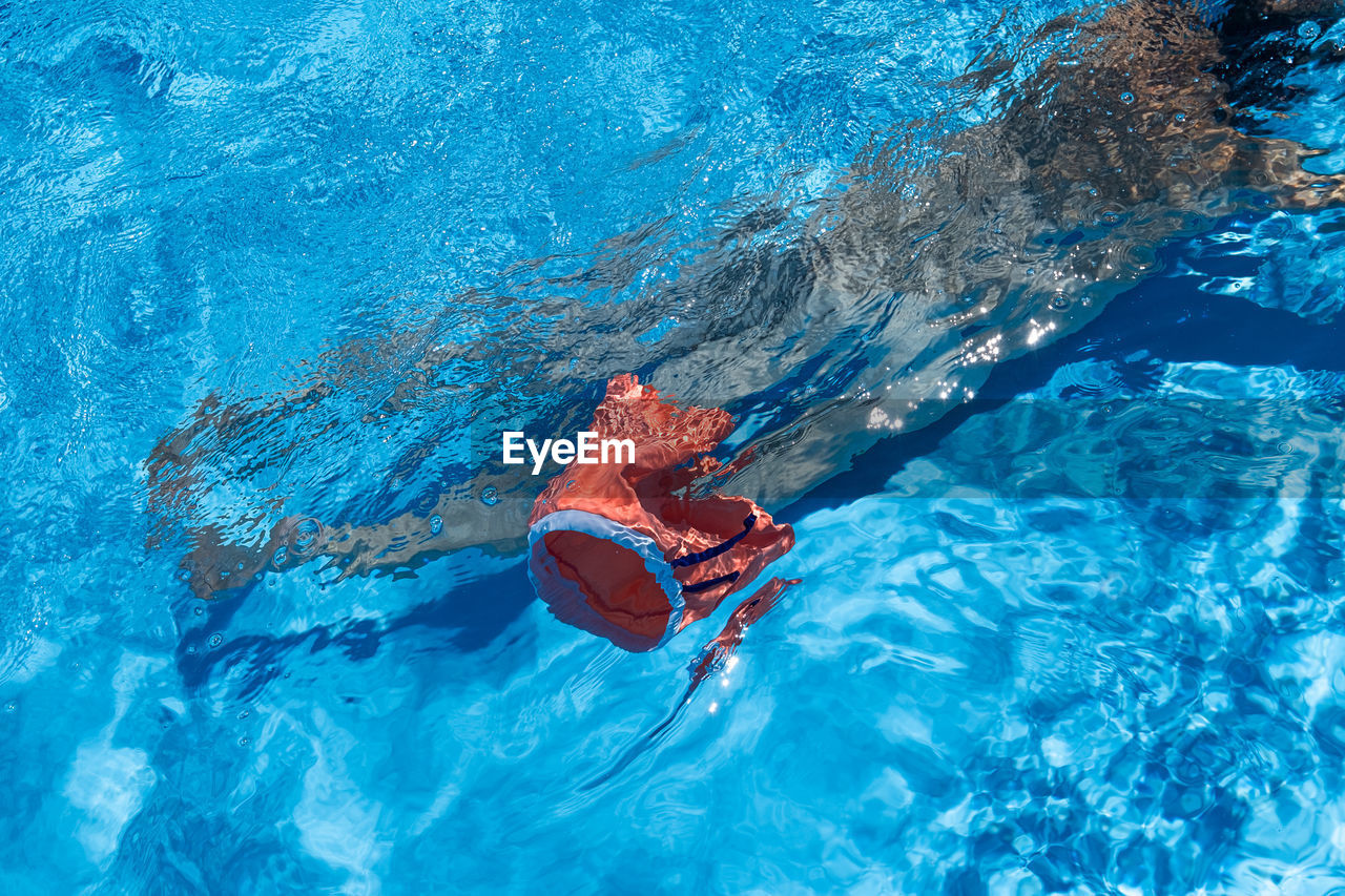 HIGH ANGLE VIEW OF SWIMMING IN POOL