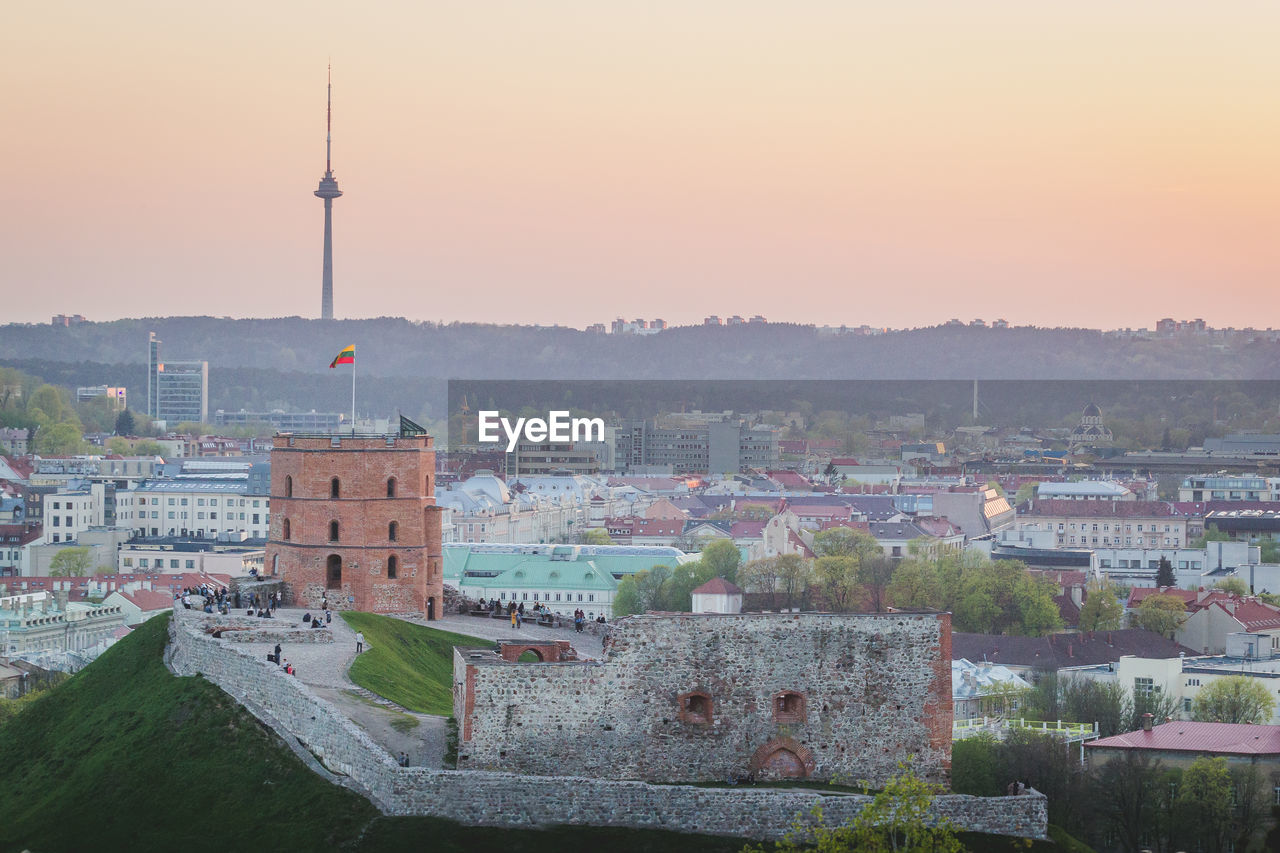 VIEW OF BUILDINGS IN CITY