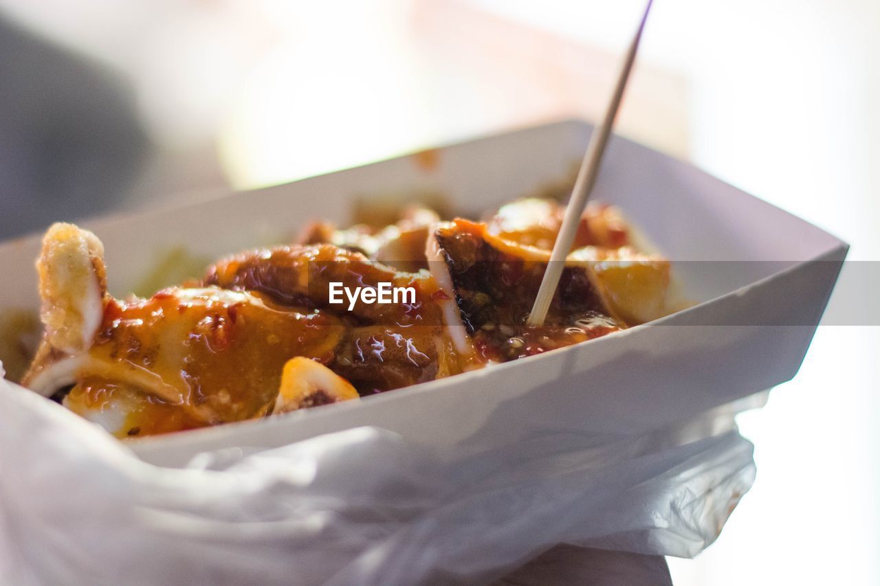 CLOSE-UP OF FOOD IN BOWL