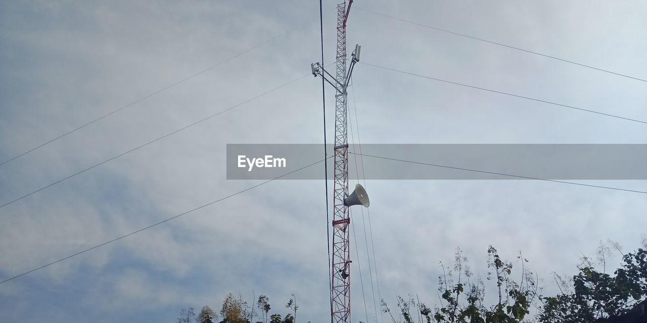 LOW ANGLE VIEW OF POWER CABLES AGAINST SKY