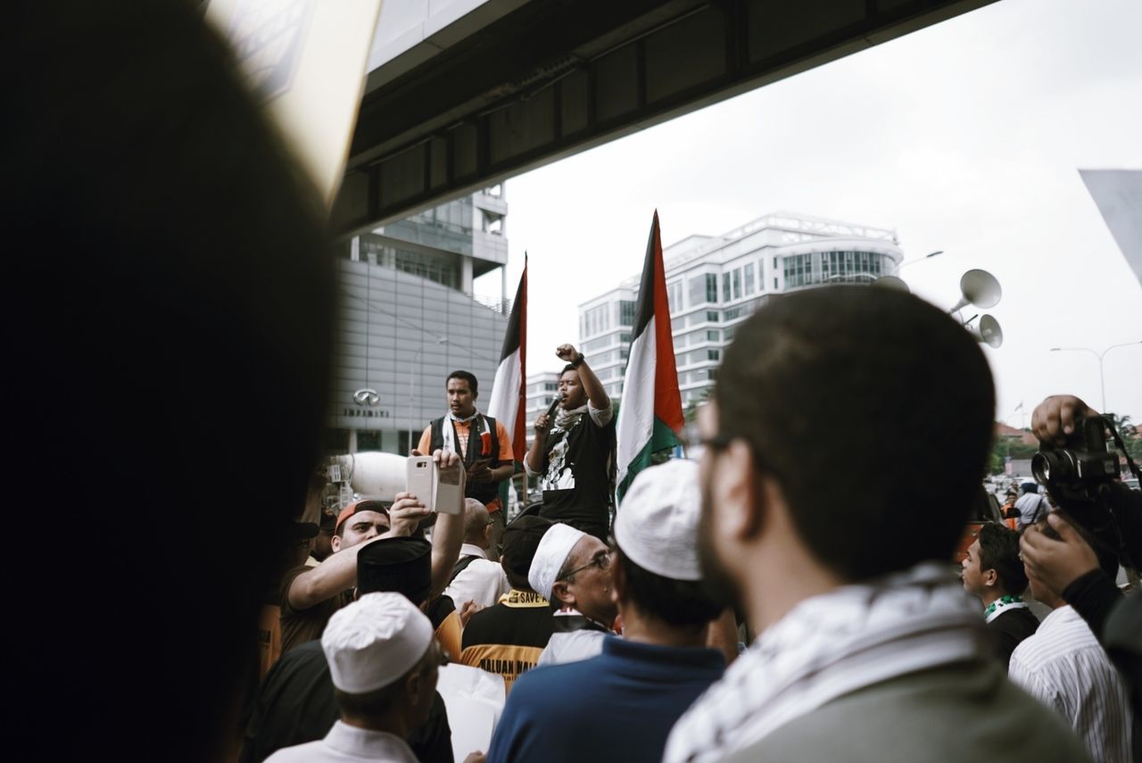 PEOPLE IN FRONT OF BUILDINGS