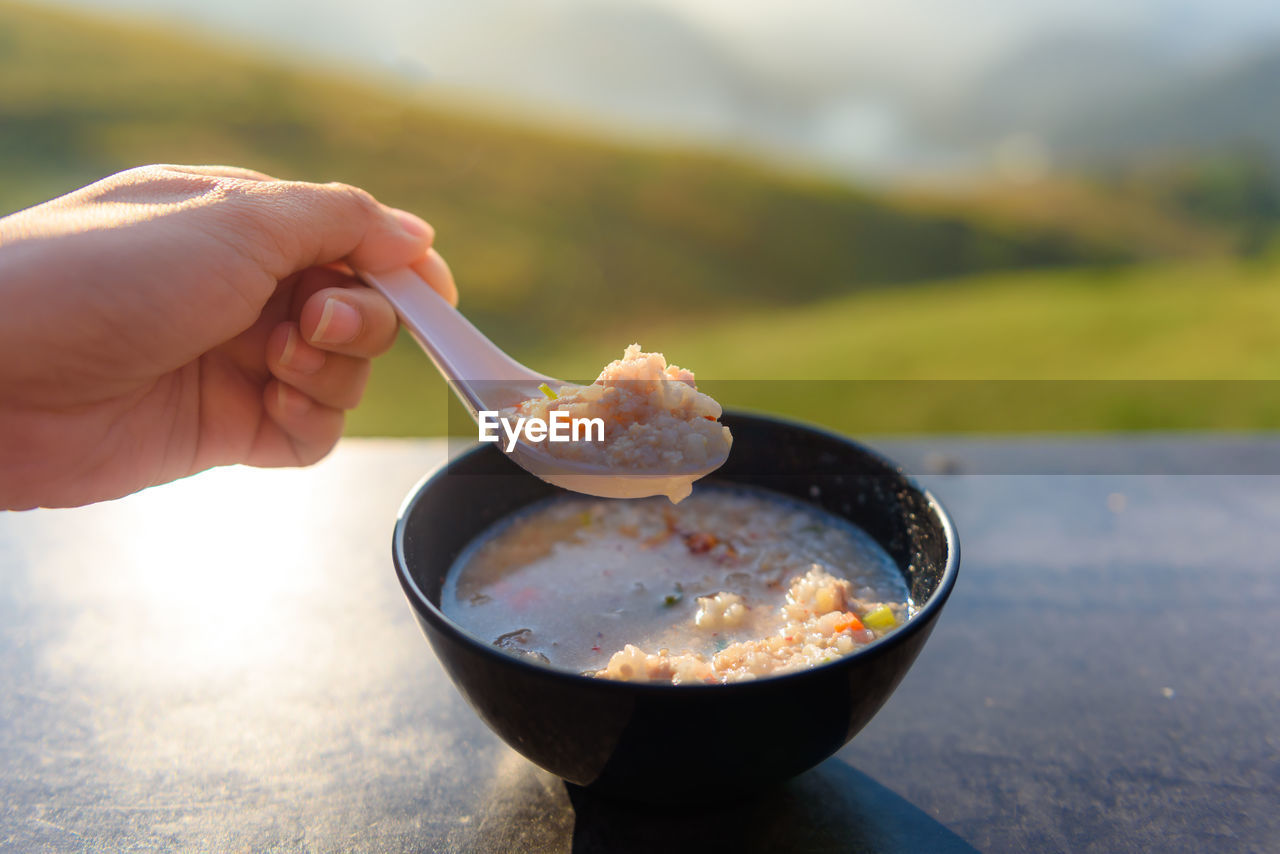 CLOSE-UP OF PERSON HOLDING ICE CREAM