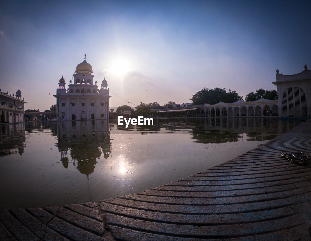 REFLECTION OF BUILDINGS IN CITY