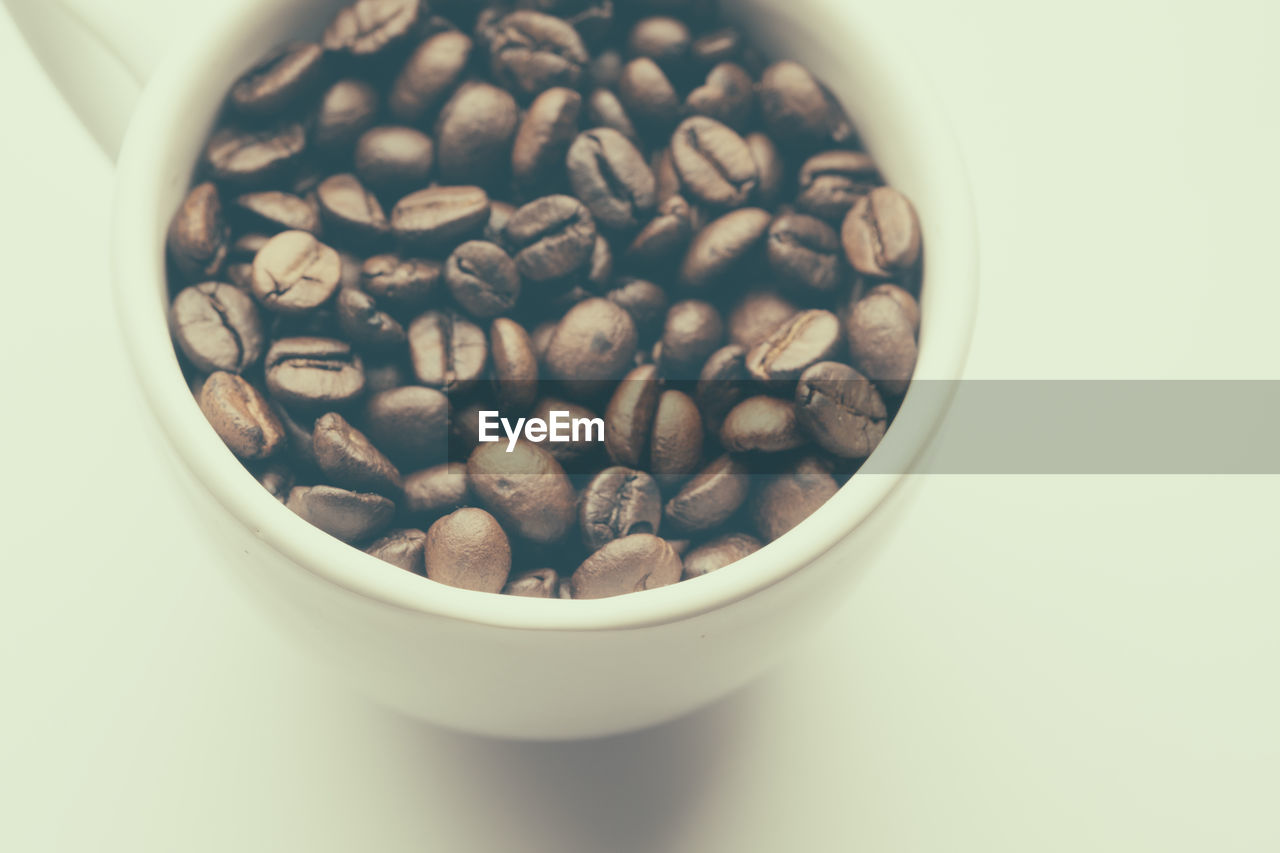 HIGH ANGLE VIEW OF COFFEE BEANS IN CONTAINER