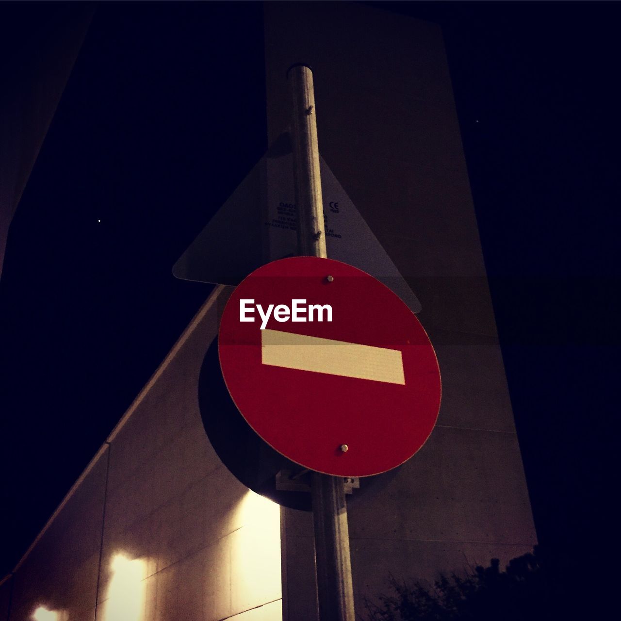LOW ANGLE VIEW OF ROAD SIGN AGAINST SKY
