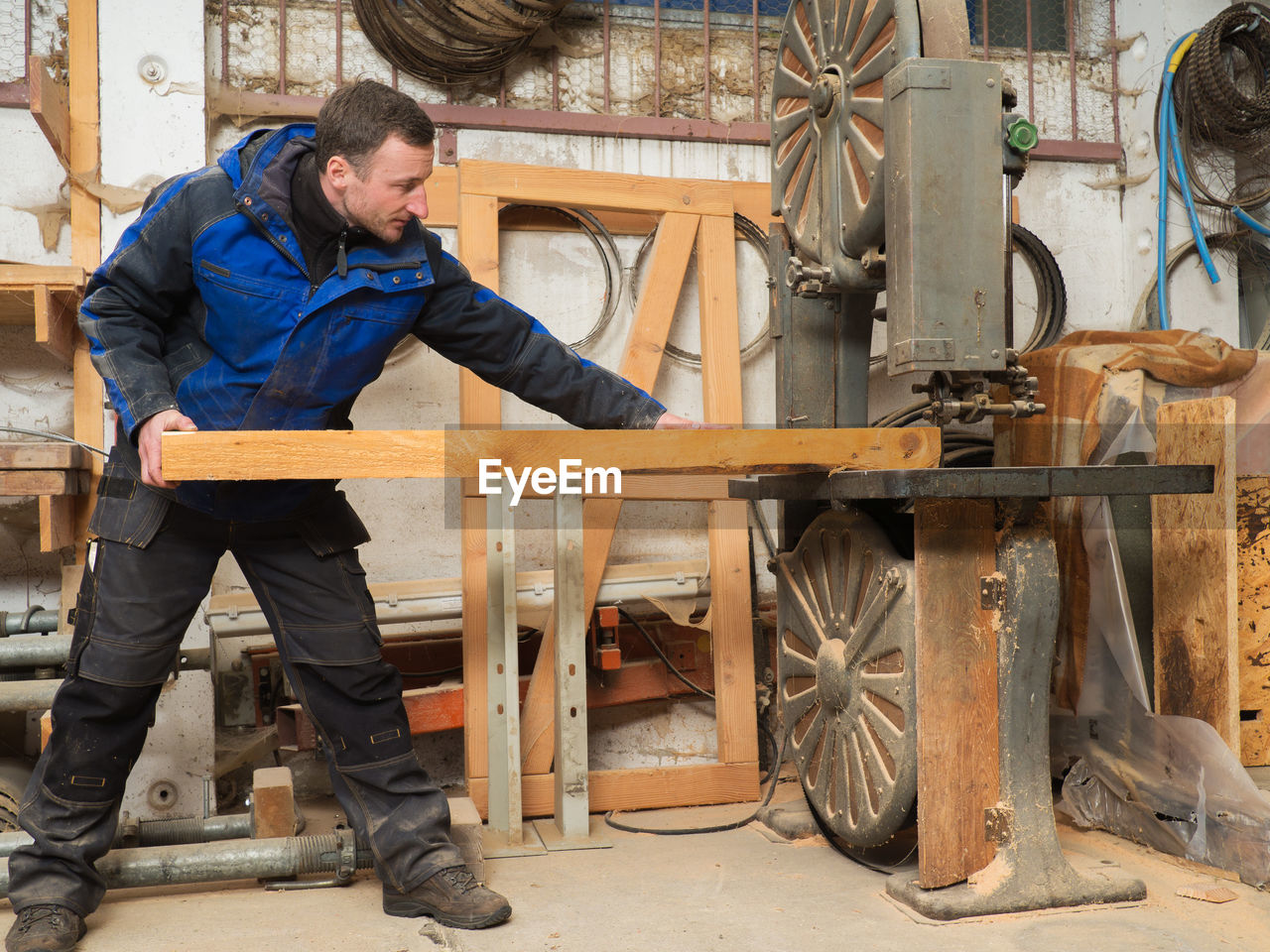 MAN WORKING AT CONSTRUCTION