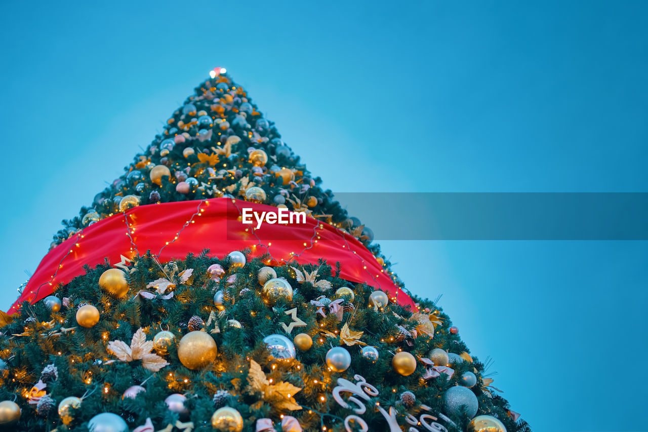 LOW ANGLE VIEW OF CHRISTMAS TREE AGAINST CLEAR SKY