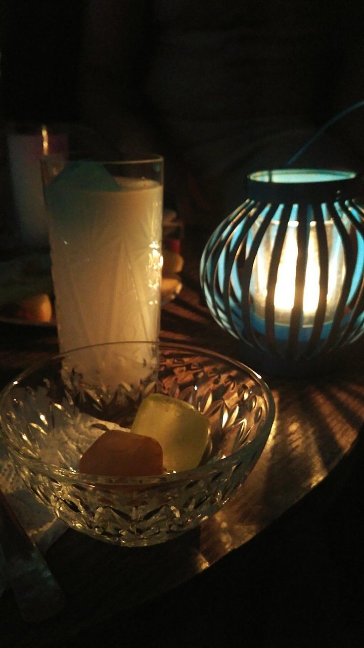 CLOSE-UP OF FOOD ON TABLE