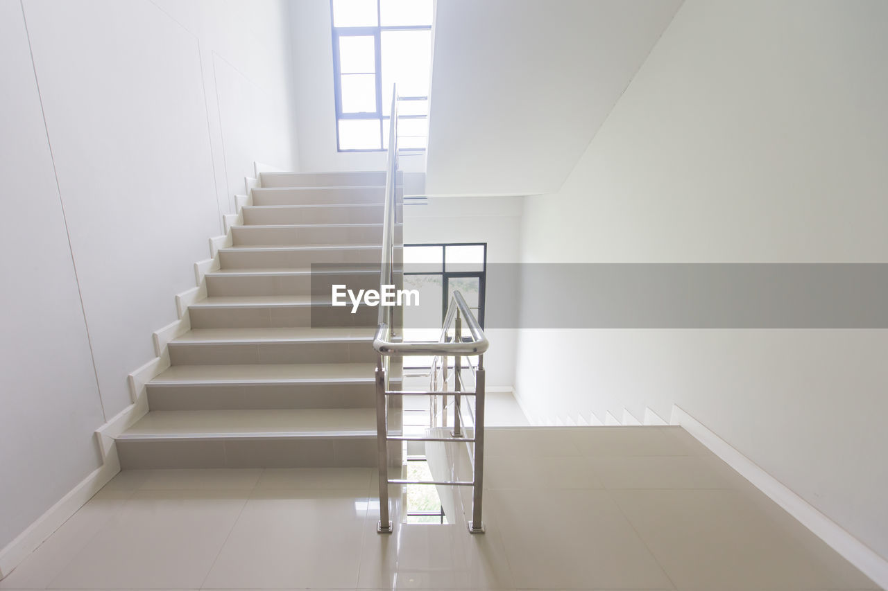 LOW ANGLE VIEW OF STAIRCASE AT HOME