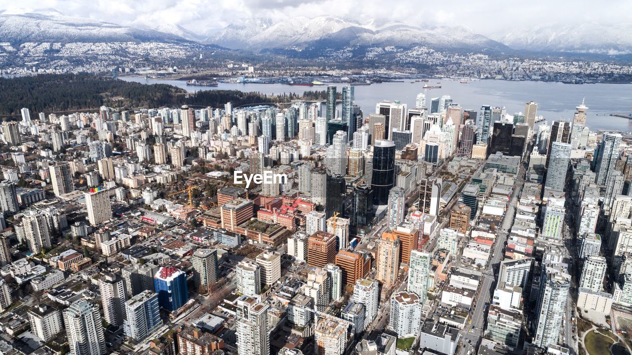 AERIAL VIEW OF CITYSCAPE AGAINST SKY