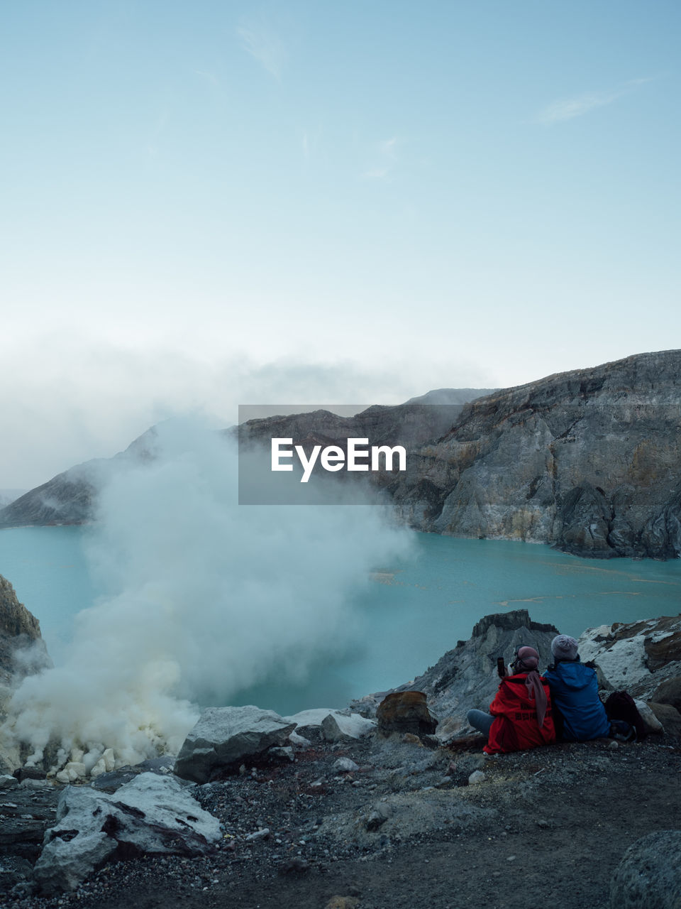 PANORAMIC VIEW OF VOLCANIC MOUNTAIN AGAINST SKY