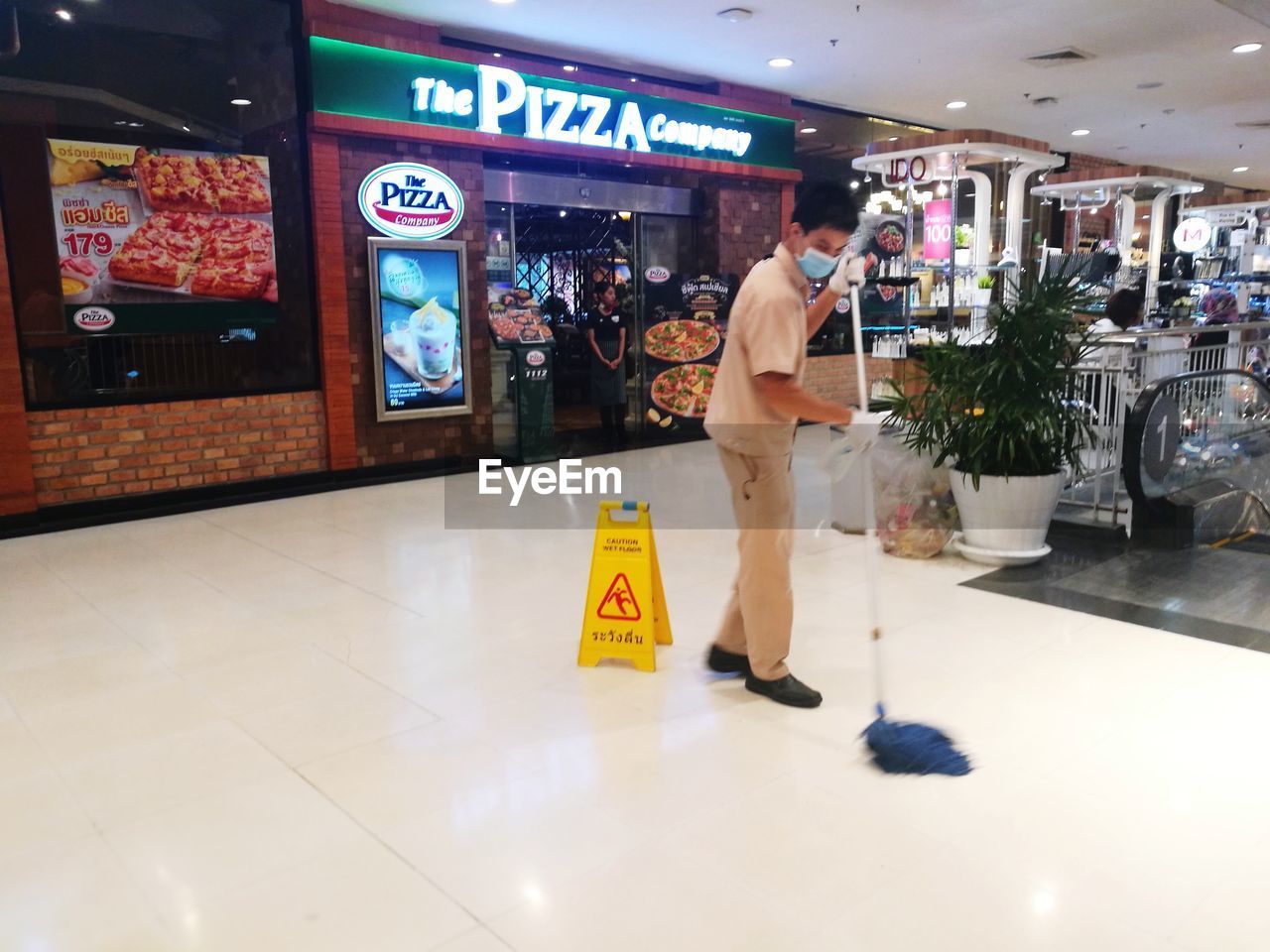 FULL LENGTH OF WOMAN STANDING AT STORE